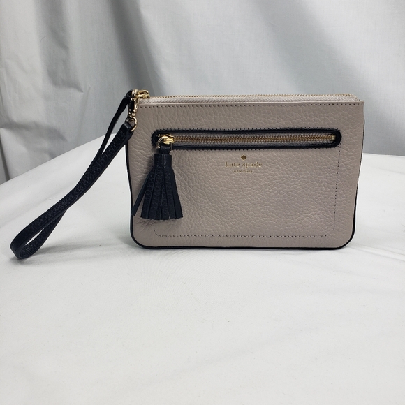 kate spade Handbags - Kate Spade pebble leather wristlet